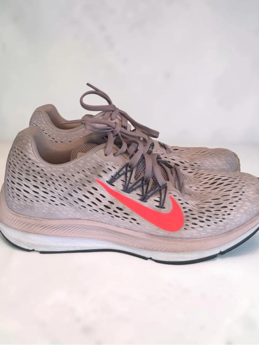 Nike Air Zoom Winflo 5 Particle Rose Running Shoes - Women's Size 9